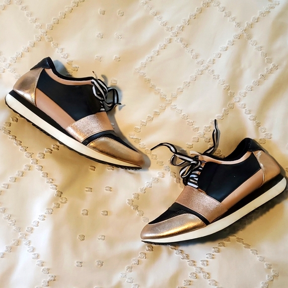 Steve Madden Shoes - Steve Madden Jantics rose gold and black sneakers size 8.5